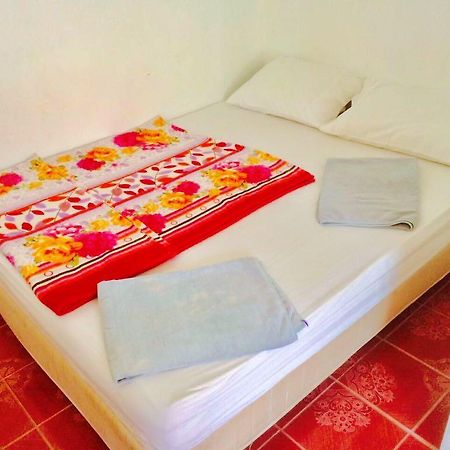Bung House Hotel Фи Фи Айлънд Екстериор снимка