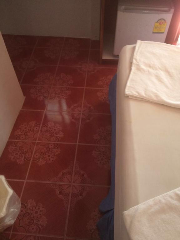 Bung House Hotel Фи Фи Айлънд Екстериор снимка