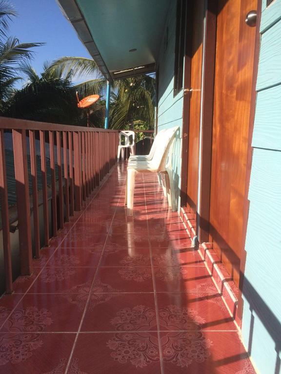 Bung House Hotel Фи Фи Айлънд Екстериор снимка